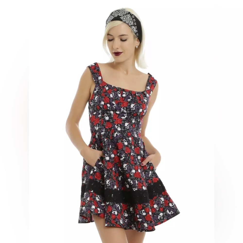 Hot Topic Black Skull and Flower Mini Dress Small